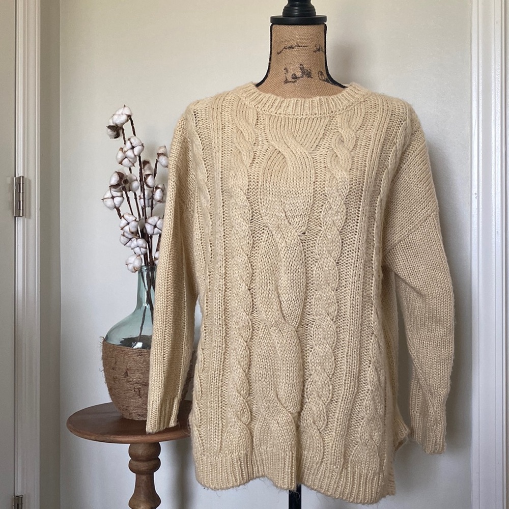 🚨[SOLD] Cable Knit Sweater